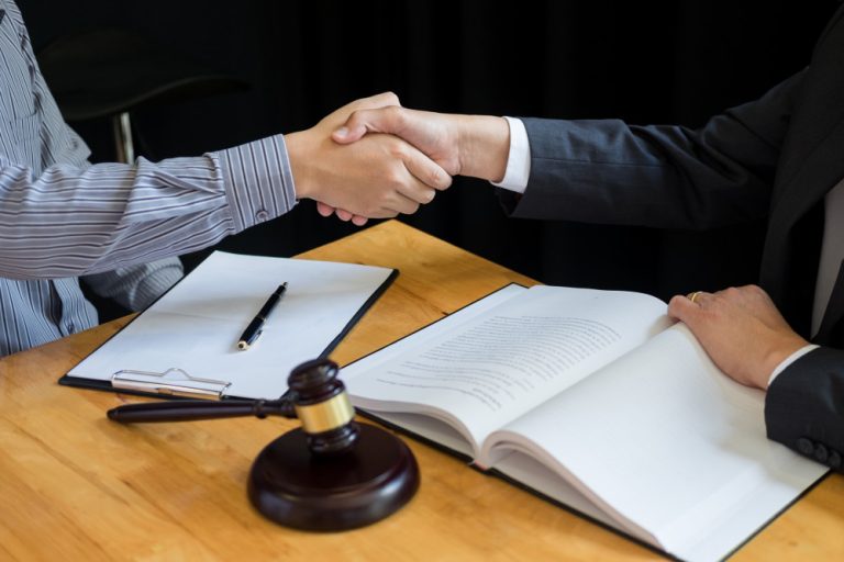 La déontologie en avocature : les principes et règles essentiels à